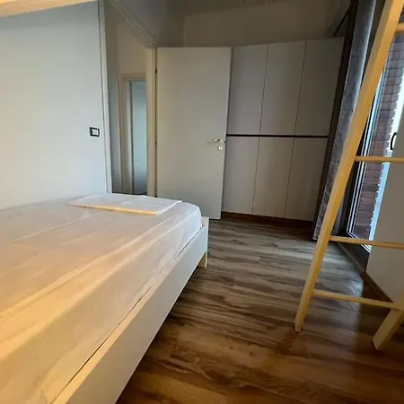 Thyamis Apartment *