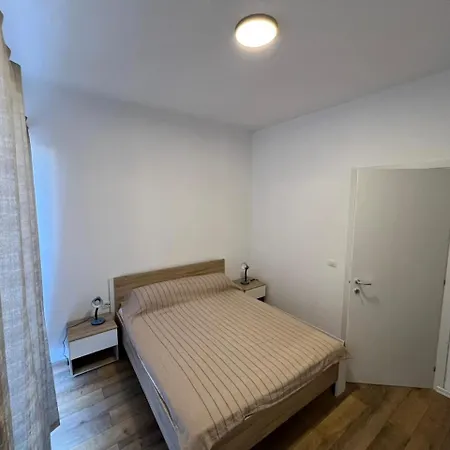 Thyamis Apartment *