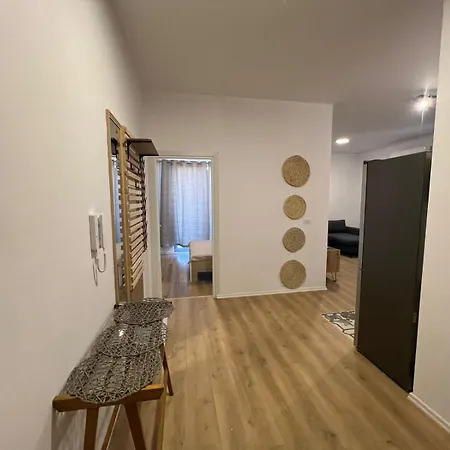 Thyamis تيرانا