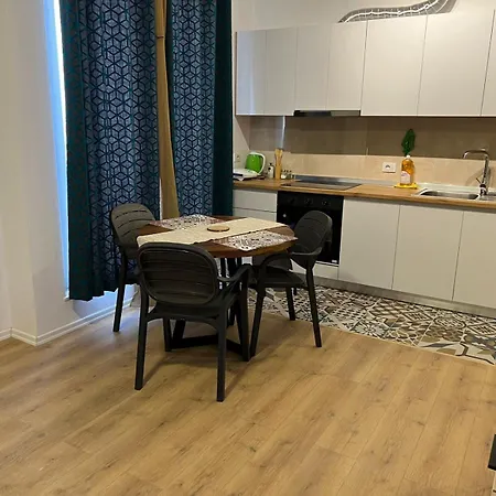 Thyamis * تيرانا